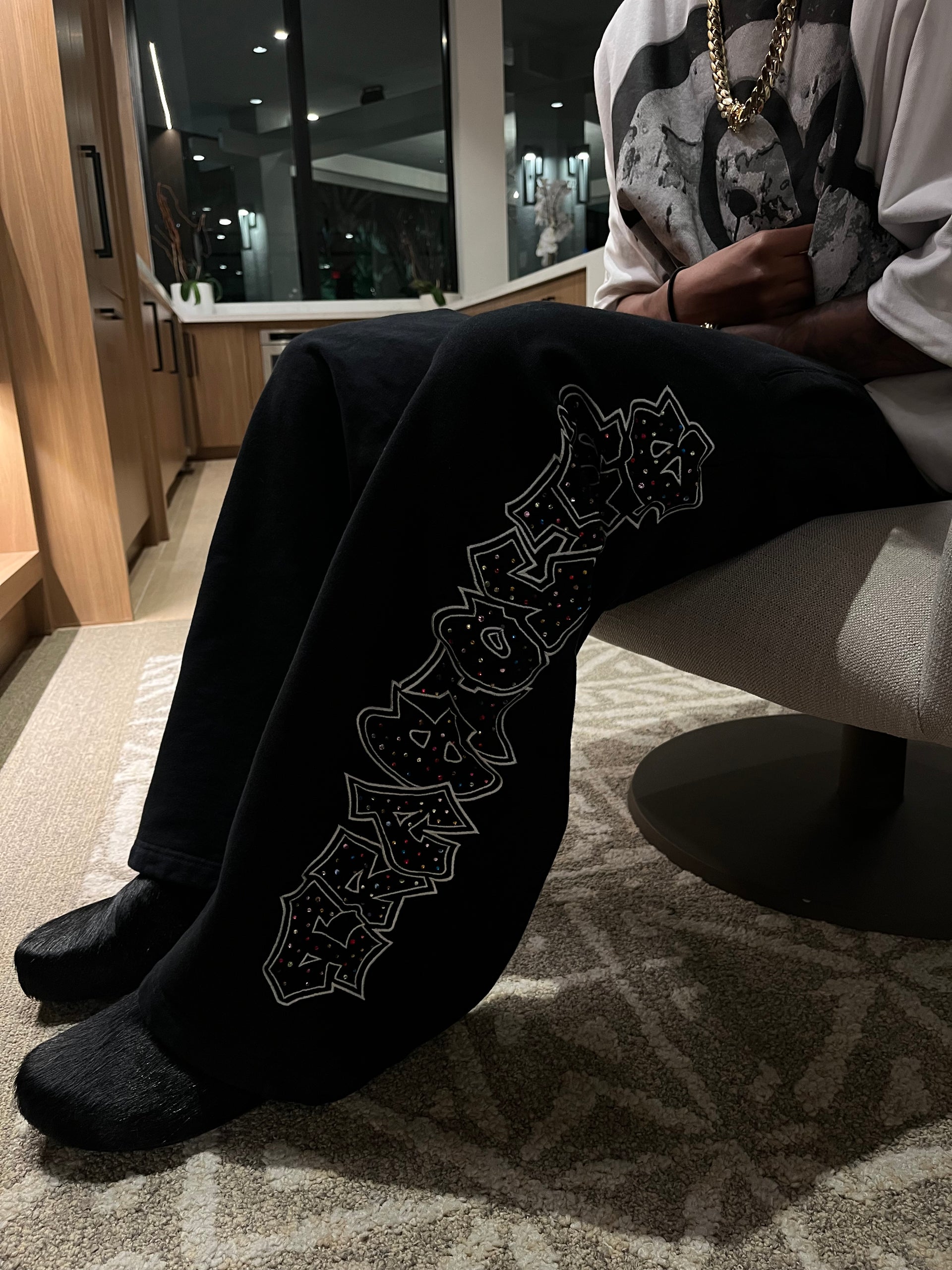 GRAFITTI CRYSTÁL SWEATS